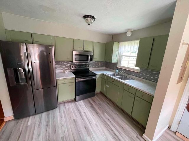 2006 Enslow Blvd, Hunginton, WV 25701