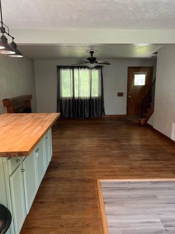 2006 Enslow Blvd, Hunginton, WV 25701