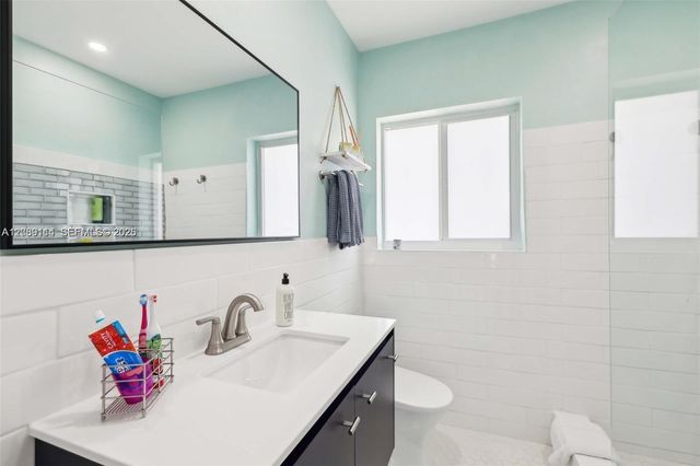 1187 Hillsboro Mile 4W, Hillsboro Beach, FL 33062
