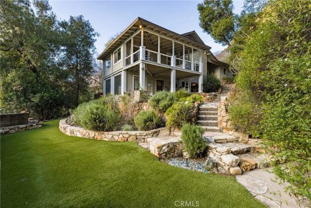 2305 Sugarloaf Drive, Agoura Hills, CA 91301