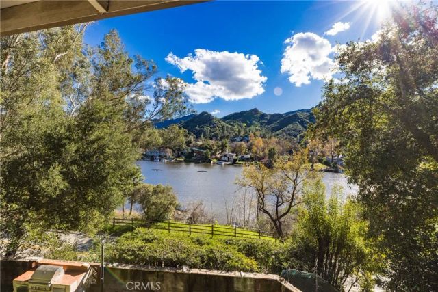 2305 Sugarloaf Drive, Agoura Hills, CA 91301