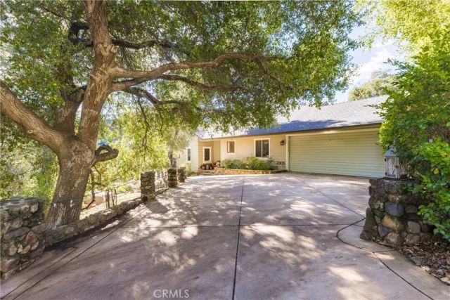2305 Sugarloaf Drive, Agoura Hills, CA 91301