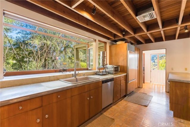 2305 Sugarloaf Drive, Agoura Hills, CA 91301