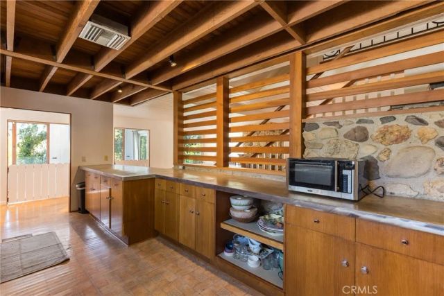 2305 Sugarloaf Drive, Agoura Hills, CA 91301