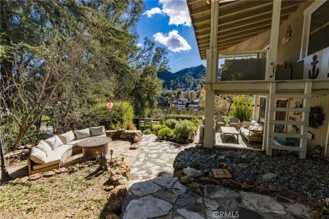 2305 Sugarloaf Drive, Agoura Hills, CA 91301