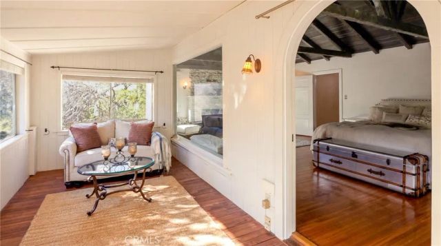 2305 Sugarloaf Drive, Agoura Hills, CA 91301