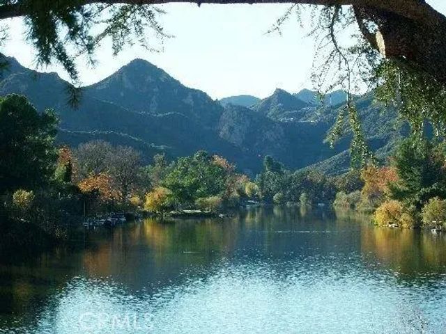 2305 Sugarloaf Drive, Agoura Hills, CA 91301