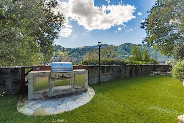 2305 Sugarloaf Drive, Agoura Hills, CA 91301