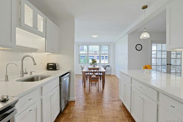 12 Old Mamaroneck Road 7F, White Plains, NY 10605