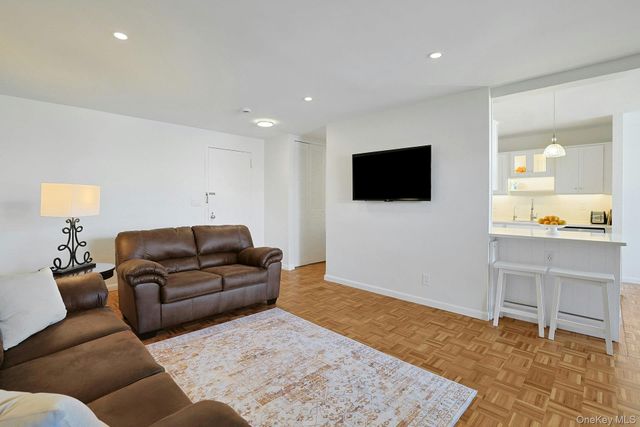 12 Old Mamaroneck Road 7F, White Plains, NY 10605