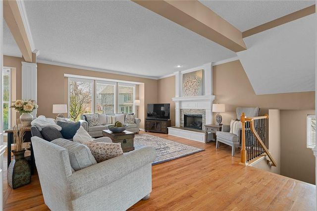 14011 Rosehill Lane, Overland Park, KS 66221