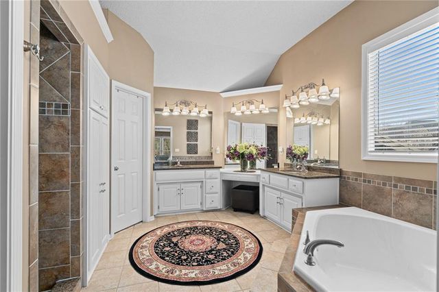 14011 Rosehill Lane, Overland Park, KS 66221