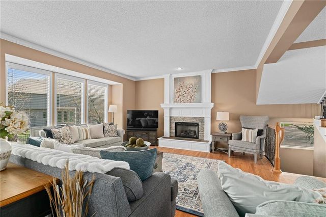 14011 Rosehill Lane, Overland Park, KS 66221