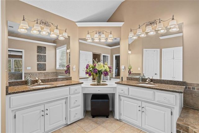 14011 Rosehill Lane, Overland Park, KS 66221