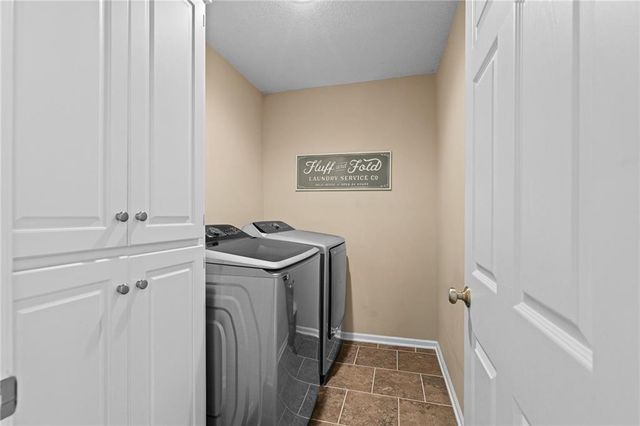 14011 Rosehill Lane, Overland Park, KS 66221