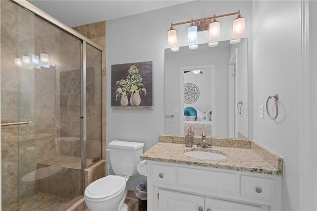 14011 Rosehill Lane, Overland Park, KS 66221