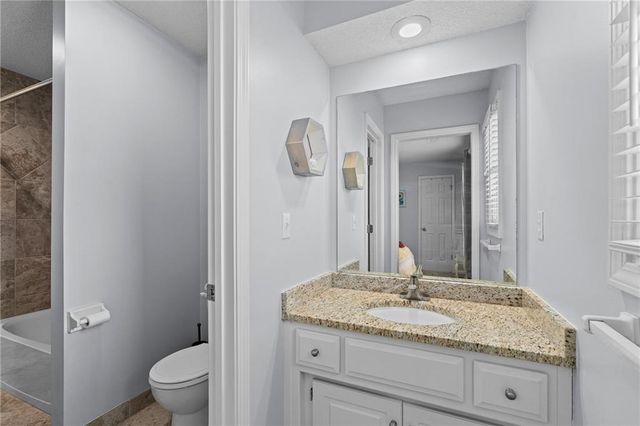 14011 Rosehill Lane, Overland Park, KS 66221