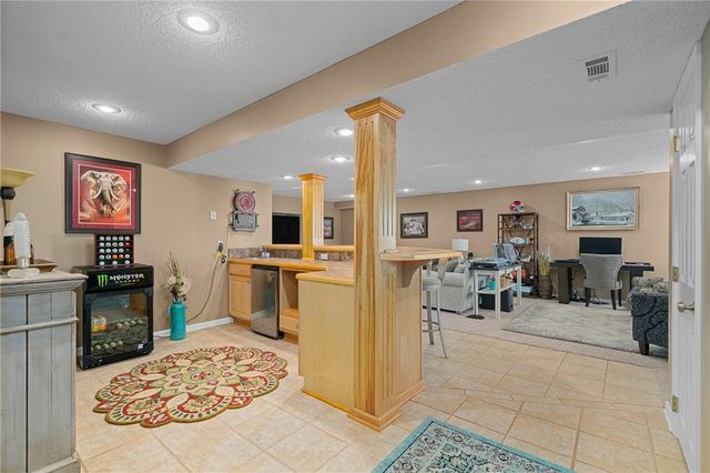 14011 Rosehill Lane, Overland Park, KS 66221