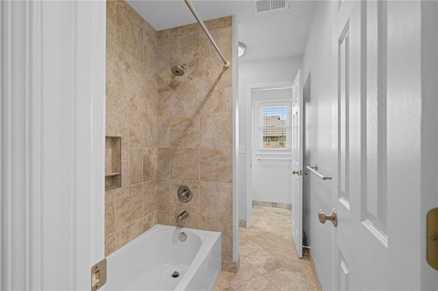 14011 Rosehill Lane, Overland Park, KS 66221