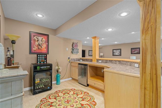 14011 Rosehill Lane, Overland Park, KS 66221