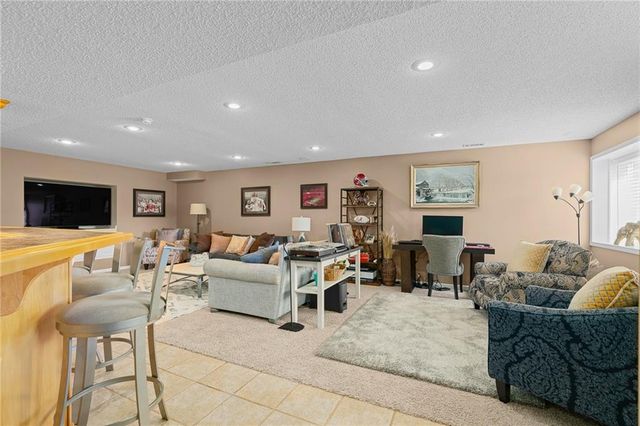 14011 Rosehill Lane, Overland Park, KS 66221