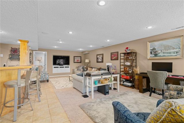 14011 Rosehill Lane, Overland Park, KS 66221