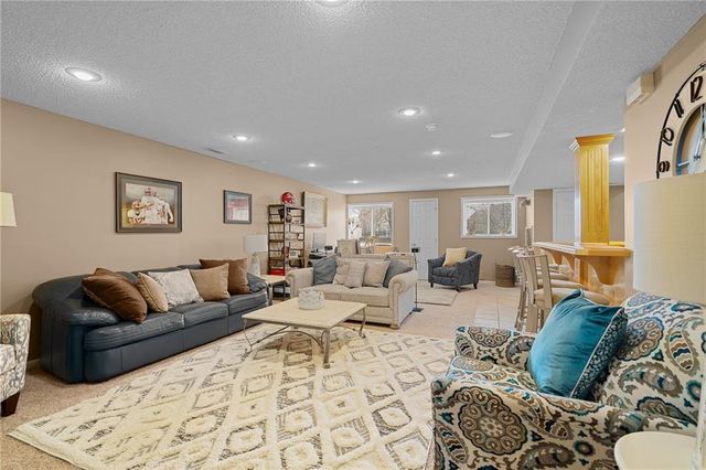 14011 Rosehill Lane, Overland Park, KS 66221