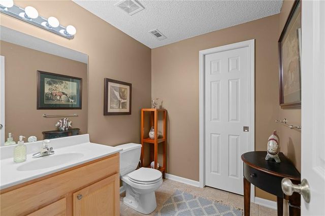 14011 Rosehill Lane, Overland Park, KS 66221