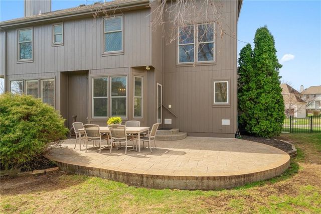 14011 Rosehill Lane, Overland Park, KS 66221