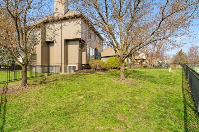 14011 Rosehill Lane, Overland Park, KS 66221