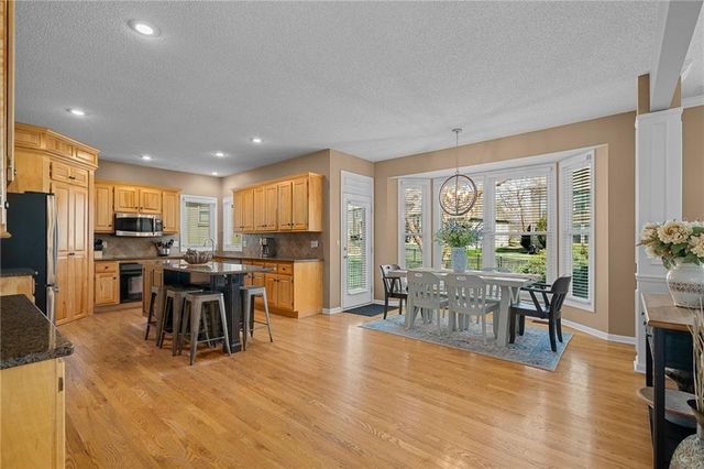 14011 Rosehill Lane, Overland Park, KS 66221