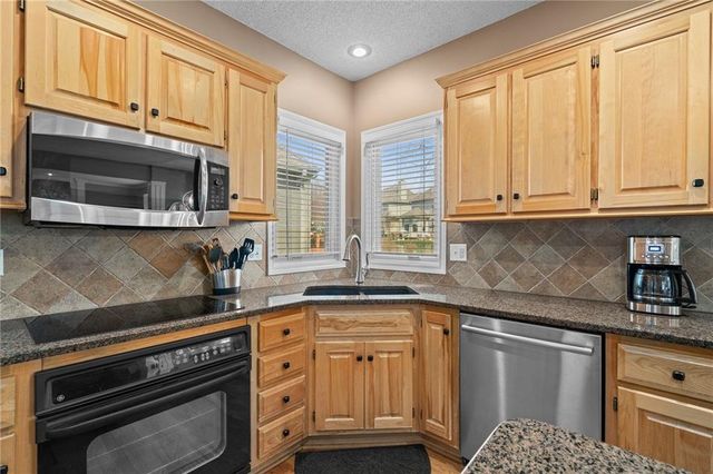 14011 Rosehill Lane, Overland Park, KS 66221