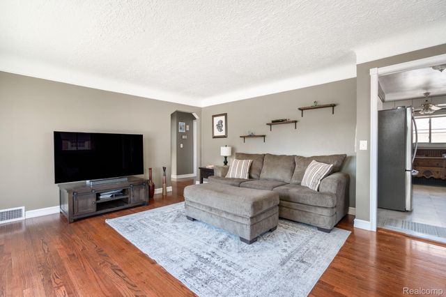 24263 Marine Avenue, Eastpointe, MI 48021