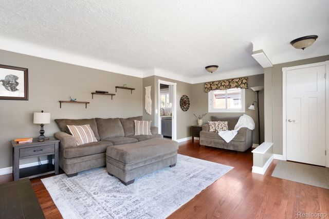 24263 Marine Avenue, Eastpointe, MI 48021