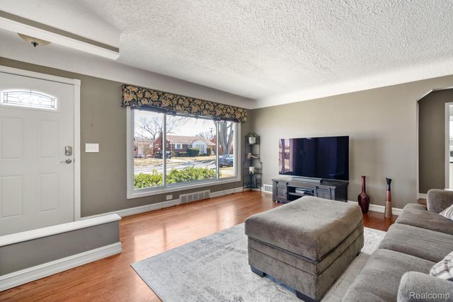 24263 Marine Avenue, Eastpointe, MI 48021