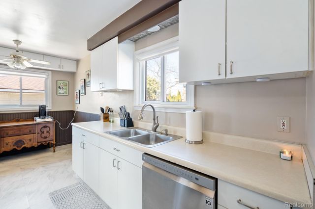 24263 Marine Avenue, Eastpointe, MI 48021