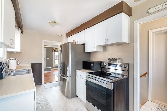 24263 Marine Avenue, Eastpointe, MI 48021