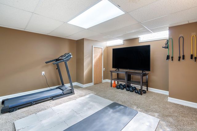 24263 Marine Avenue, Eastpointe, MI 48021