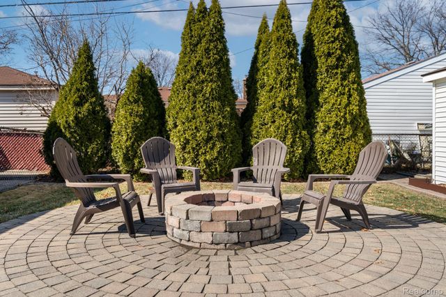 24263 Marine Avenue, Eastpointe, MI 48021