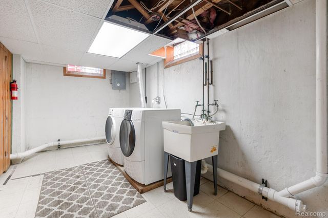 24263 Marine Avenue, Eastpointe, MI 48021