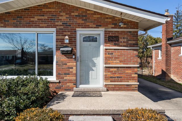 24263 Marine Avenue, Eastpointe, MI 48021