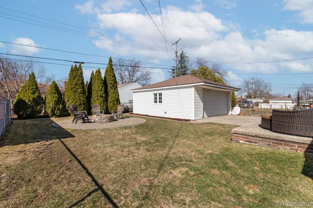 24263 Marine Avenue, Eastpointe, MI 48021