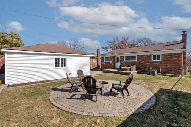 24263 Marine Avenue, Eastpointe, MI 48021
