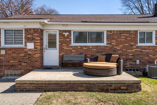 24263 Marine Avenue, Eastpointe, MI 48021