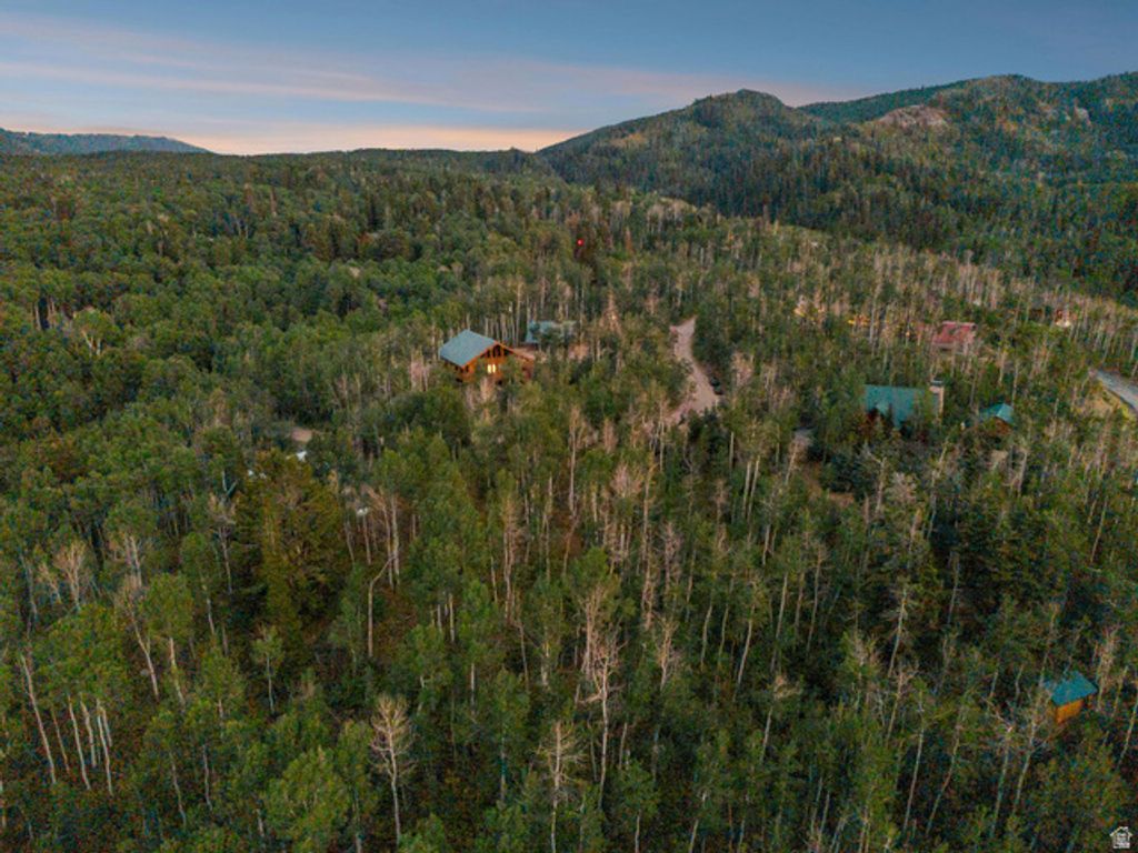 Image 12 of property listing at 10749 E GREEN BRIAR RD # 550, Heber City, UT 84032