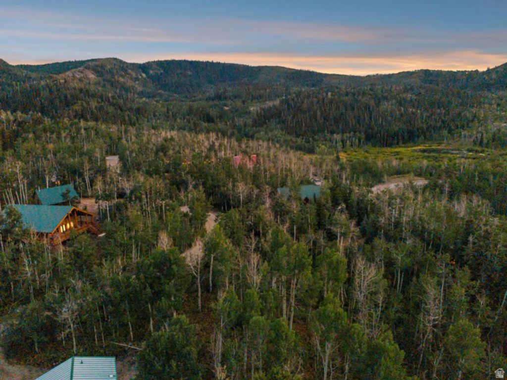 Image 14 of property listing at 10749 E GREEN BRIAR RD # 550, Heber City, UT 84032