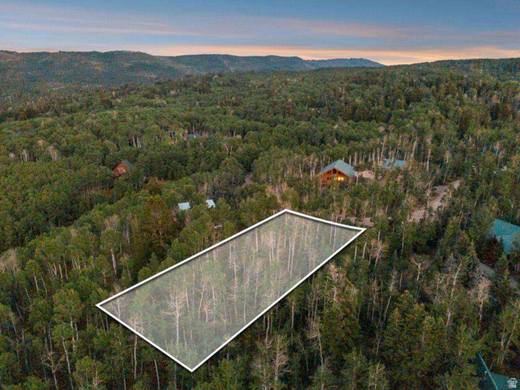Image 4 of property listing at 10749 E GREEN BRIAR RD # 550, Heber City, UT 84032