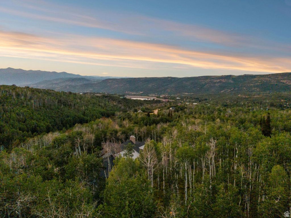 Image 8 of property listing at 10749 E GREEN BRIAR RD # 550, Heber City, UT 84032