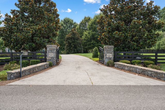 3615 Bear Creek Ln, Thompsons Station, TN 37179