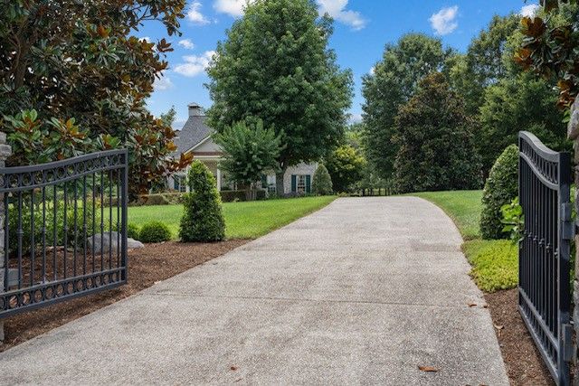 3615 Bear Creek Ln, Thompsons Station, TN 37179